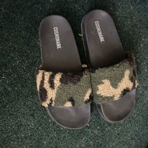 Cushionaire Women's Camouflage Slide Sandals